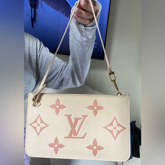 Authentic Louis  Vuitton Wristlet - Picture 1 of 16